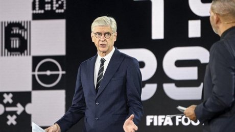 فينغر يشير إلى إمكانية اعتماد كشف "آلي" لحالات التسلل في كأس العالم FIFA قطر 2022™