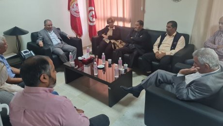 الأمين العام يتابع ملف اتصالات تونس
