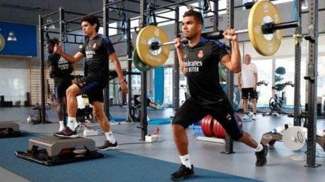 ريال مدريد يستعيد كاسيميرو والثنائي المصاب