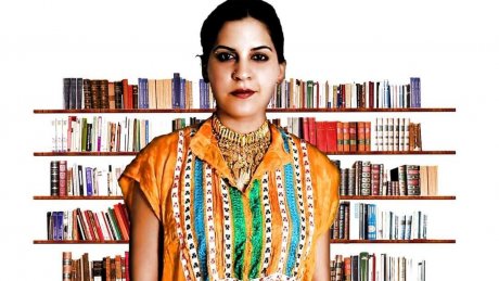 لينا بن مهني "تفتتح" مكتبة اعارة الكتب بالمجان