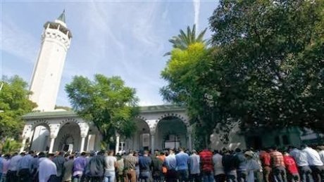 مناوشات داخل جامع الفتح ، من يريد توظيف الجوامع من جديد ؟