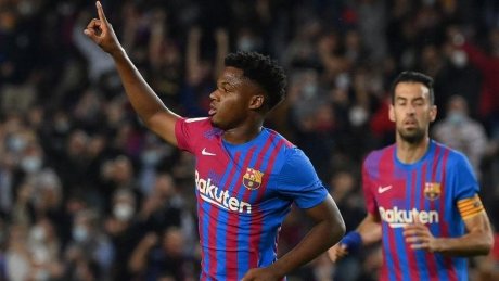 فاتي ... أمل برشلونة في إحداث صدمة إيجابية لموسمه في رابطة الأبطال