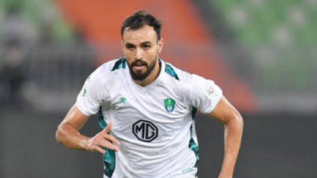 انتقال النقاز لفريق الاهلي يشعل الصراع القانوني في السعودية