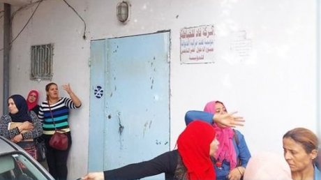 نابل.. مصنع نسيج يغلق ابوابه، و250 عاملا يعتصمون داخله للمطالبة بمستحقاتهم