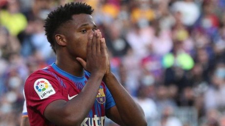 برشلونة يعلن غياب فاتي عن الملاعب