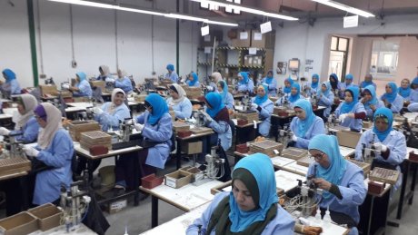 نقابيون يوضحون: هكذا يتحايل الأعراف لحرمان العمال من الترسيم والاستقرار