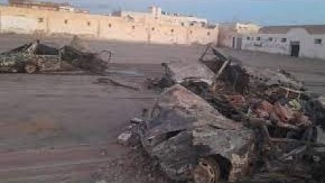 حرق مستودع السيارات بعقارب