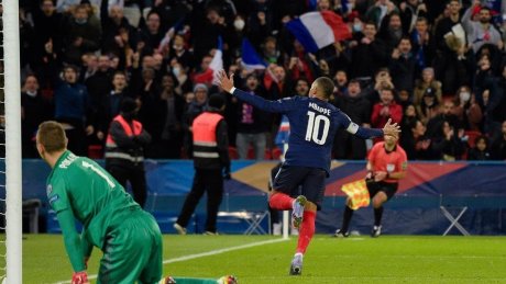 فرنسا تلحق بركب المتأهلين إلى نهائيات كأس العالم قطر 2022™