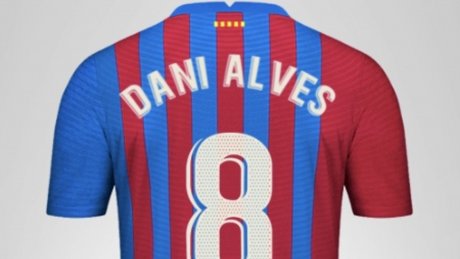 الفيس يرتدي الرقم 8 مع برشلونة