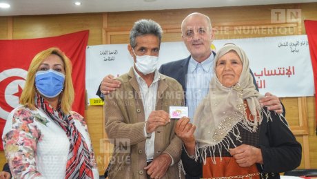 باجة..تحسيس العاملات الفلاحيات بحقوقهن والاتجاه نحو تاسيس نقابة تدافع عن حقوقهن وتضمن كرامتهن