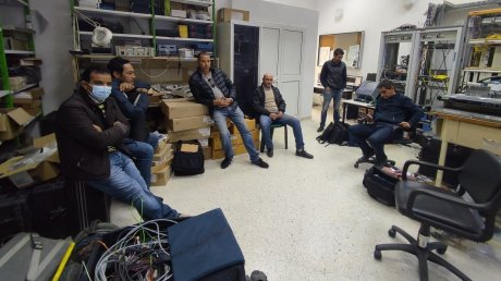 الأمن يحاول فضّ اعتصام أعوان ديوان الإرسال الإذاعي والتلفزي ويحتجز عضو نقابة في سيارته
