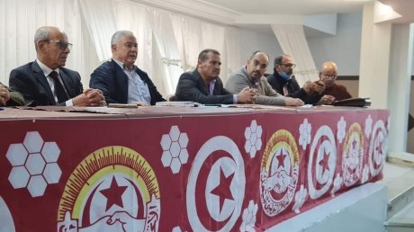 المجتمع المدني بقيادة الاتحاد الجهوي بصفاقس يهدد بالاضراب العام ضد تواصل أزمة النفايات في الجهة