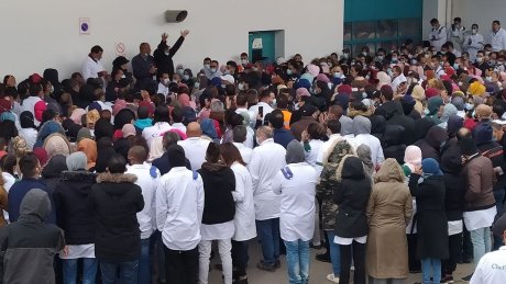 في شركة ماتس سوسة : الإدارة تنقلب على تعهداتها وتنتهك القوانين، ومئات العمال يحتجون