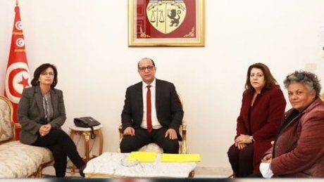 اعضاء من جمعية النساء الديمقراطيات في ضيافة وزير الشؤون الاجتماعية
