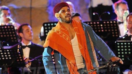 الفنان رشدي بلڨاسمي يقدم عروض رقص في الأرضي الفلسطينية