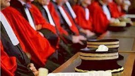 انطلاقا من يوم غد الاربعاء ..القضاة يعلقون عملهم بكافة المحاكم وينظمون وقفة احتجاجية امام مجلس القضاء