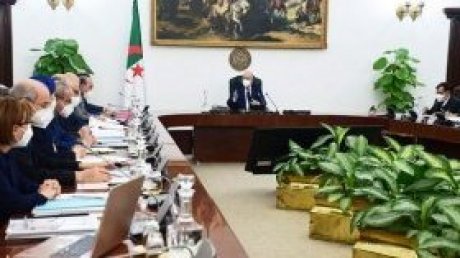 الجزائر تمنع تصدير السكر والعجائن والزيت والسميد ومشتقات القمح وتوريد اللحوم المجمدة منعا باتا