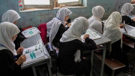 الأمم المتحدة: حرمان فتيات أفغانستان من التعليم يعرّض مستقبل البلاد للخطر