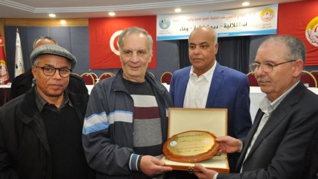 مؤتمر جامعة النفط والمواد الكيميائية..تكريم مجموعة من نقابيي القطاع القدامى