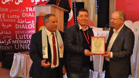 جامعة النسيج والملابس والجلود والاحذية تكرم الزميل طارق السعيدي