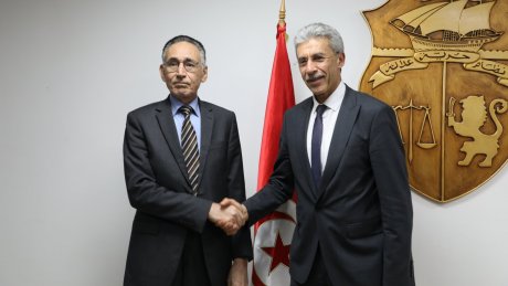 تطوير صناعة الغذاء والدواء كخطوة أولى وتشجيع القطاع الخاص لتنفيذ مشاريع استثمارية مشتركة بين تونس وليبيا