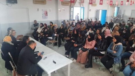 بن عروس..معلمون نواب وخريجو الاجازة التطبيقية للتربية والتعليم بلا اجور منذ اشهر والنقابة تندد وتحتج