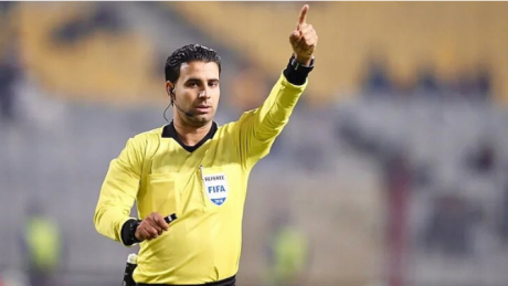 كأس "الكاف": صادق السالمي حكما لمباراة نهضة بركان والمصري البورسعيدي