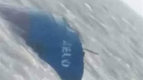 امكانية الحيلولة دون تسرب غزوال سفينة تجارية غرقت قبالة قابس ومخاوف شديدة من كارثة بيئية غير مسبوقة