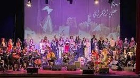 جمهور مسرح صفاقس يطالب بالاعتذارله وللفنان محمد علي كمون بعد إيقاف حفله و يقترح إعادة استضافته