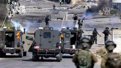 الاحتلال الاسرائيلي يستخدم طائرة بدون طيار لتفريق 150 الف مصلي فلسطيني