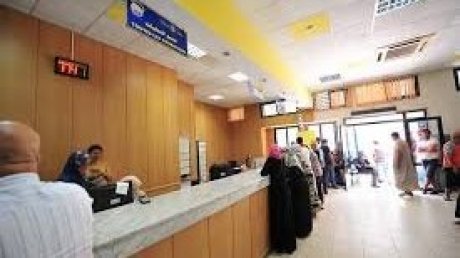 الاجور تصل في مواعيدها العادية دون تقديم بمناسبة العيد وازدحام في البريد والبنوك لاستلامها