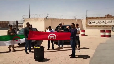 في المعبر الحدودي حزوة..وقفة احتجاجية للمطالبة بفتح الحدود البرية بين تونس والجزائر