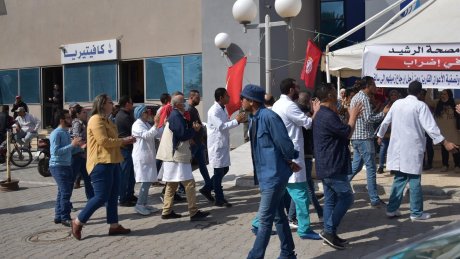 في مصحة الرشيد بصفاقس: سماسرة، مطرودون وانتهاك للحق النقابي