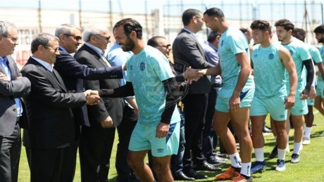الرؤساء القدامى للنادي الافريقي يدعمون فريقهم قبل لقاء النادي الصفاقسي