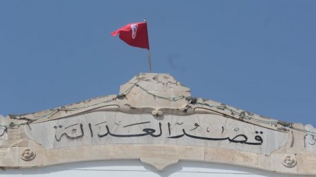 37 منظمة وجمعية تتضامن مع القاضيتين المعزولتين وتطالب رئيس الدولة بالاعتذار العلني لهما