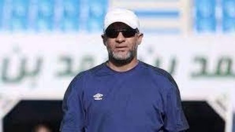 نجم مقرة الجزائري يكرم المدرب لسعد معمر