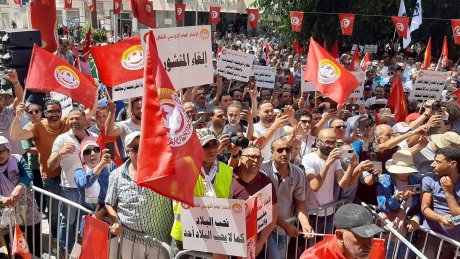 صور..التجمع العمالي امام المقر المؤقت للاتحاد بمناسبة اضراب القطاع العام