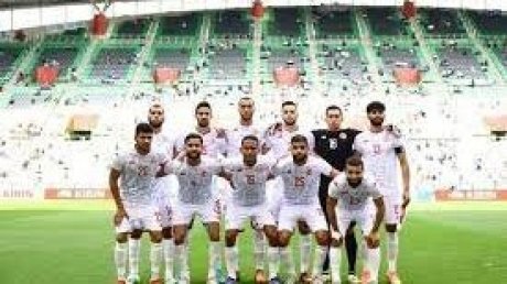 اثناء عودة المنتخب الى تونس : حضور وزارة الخارجية و غياب وزارة الرياضة