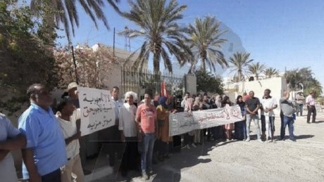 في شركة البيئة والغراسة والبستنة بقبلي.."جلسات للتفاوض هذا الاسبوع وتلويح بالتحرك والتصعيد ان غابت الحلول"