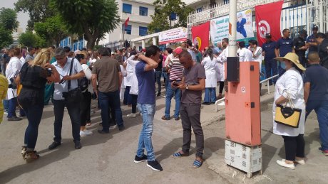 الجامعة العامة للصحة تندد بعسكرة الوزارة ومحاصرتها "بالبوليس" في "يوم الغضب "
