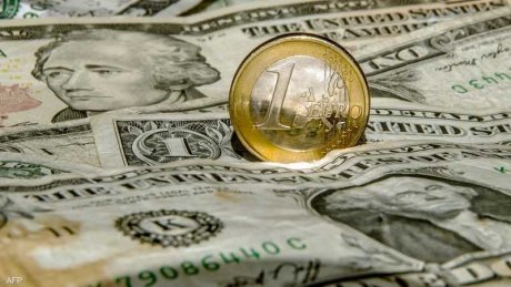 أسباب انهيار الأورو امام الدولار انعكاساته