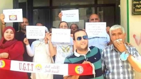 أعوان وعمال الشركة التعاونية المركزية للخدمات الفلاحية " الزراعات الكبرى " ينفذون اضرابهم