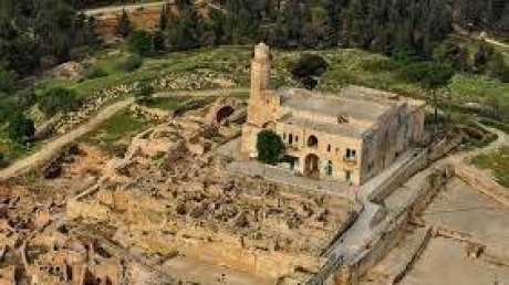 القدس: وقفة منددة بانتهاكات الاحتلال في قرية النبي صموئيل