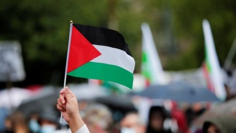 عرنكي يدعو الجاليات في أوروبا إلى توحيد جهودها لصالح القضية الفلسطينية
