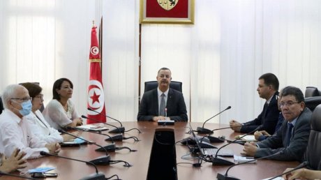 تراجع اصابات كورونا و نسب الايواء بالمستشفيات في تونس وباحثون عالميون يحذرون