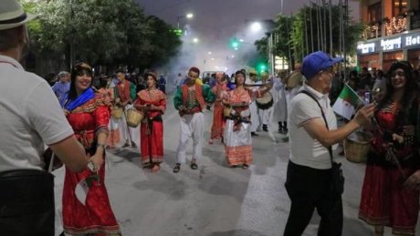 خطأ تقني يعرقل افتتاح مهرجان تيمقاد بالجزائر ويطيح برئيسه