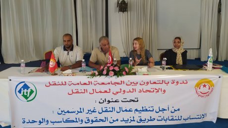 في ندوة تدريبية للعاملين بالنقل العرضي افاق واعدة لمزيد تنظيم القطاع ورفع عدد المنتسبين إليه.
