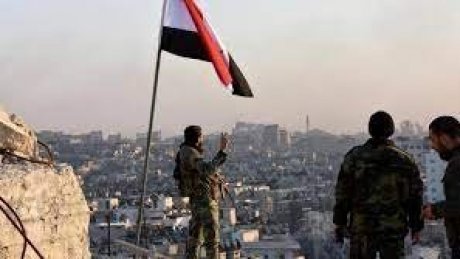 11 قتيلًا في قصف جوي تركي استهدف مركزًا لقوات لنظام في شمال سوريا