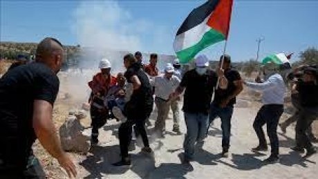 مقتل فلسطيني وإصابة العشرات خلال اشتباكات مع الجيش الإسرائيلي في الضفة الغربية
