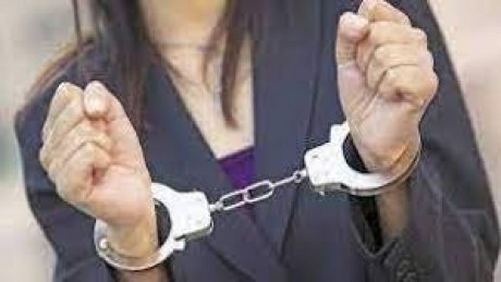 إيقاف موظفة بوزارة المالية بتهمة التحيّل